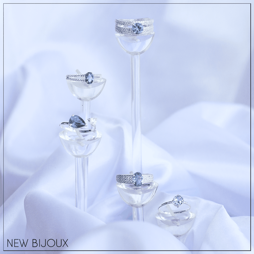 Imagem do produto Anel Paradise Cravejado de Zircônias Aro Largo Com Cristal Azul Prata 925 Folheado a Ródio