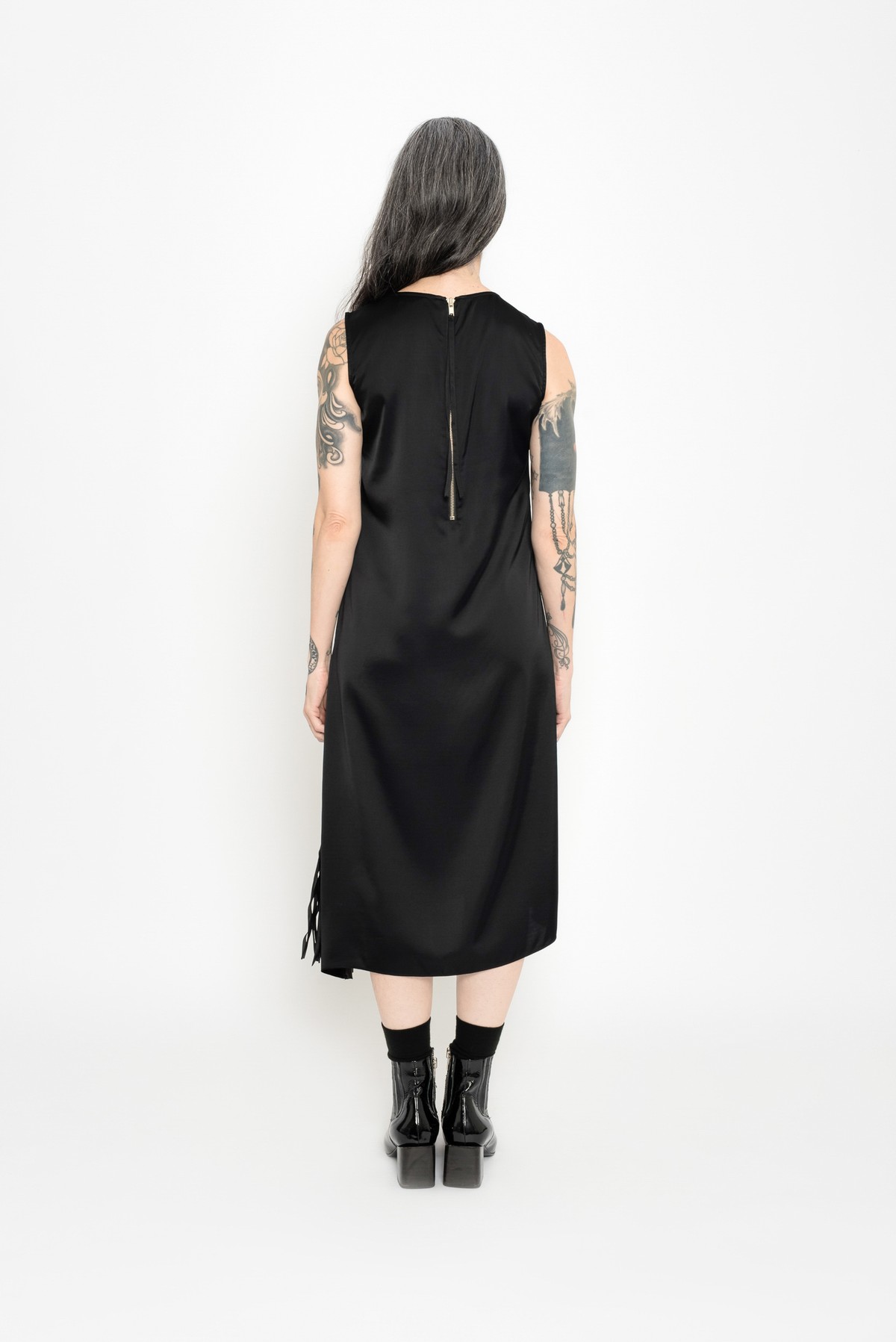 vestido acetinado assimétrico | asymmetric satin dress