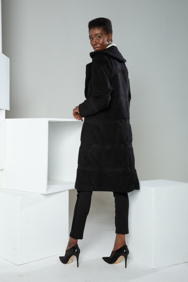 Foto do produto Casaco Longo em Lã Acrílica Warm Winter com Detalhes em Suede