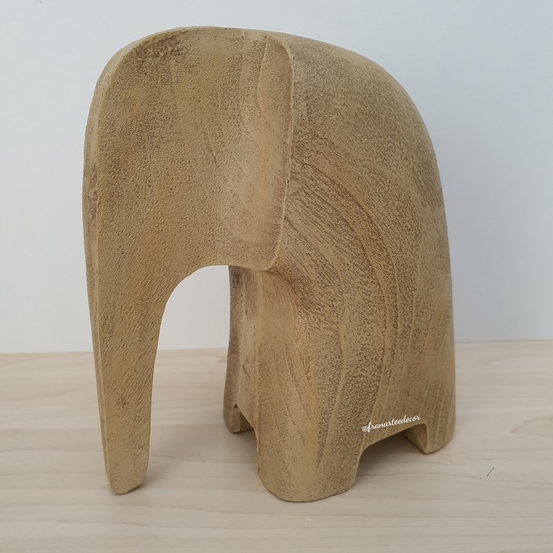 Escultura em Poliresina Elefante Bege 18cm